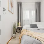 Bright In Center With Two Bedrooms And Balcony By Renters Διαμέρισμα