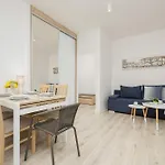 Διαμέρισμα Bright In Center With Two Bedrooms And Balcony By Renters *