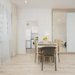 Bright In Center With Two Bedrooms And Balcony By Renters Διαμέρισμα *