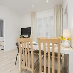 Bright In Center With Two Bedrooms And Balcony By Renters Διαμέρισμα *