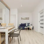 Bright In Center With Two Bedrooms And Balcony By Renters