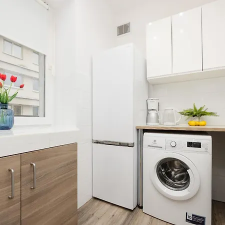 Bright In Center With Two Bedrooms And Balcony By Renters * Varşova
