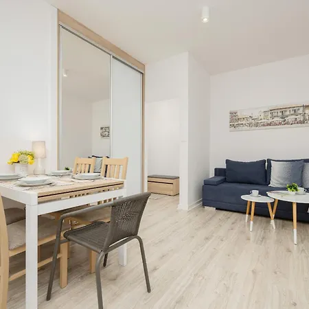 Apartament Bright In Center With Two Bedrooms And Balcony By Renters *