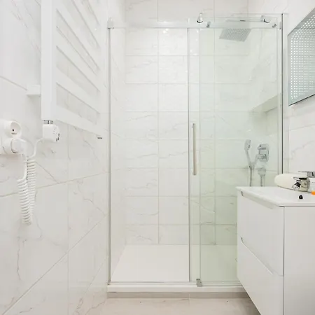 Bright In Center With Two Bedrooms And Balcony By Renters * ורשה