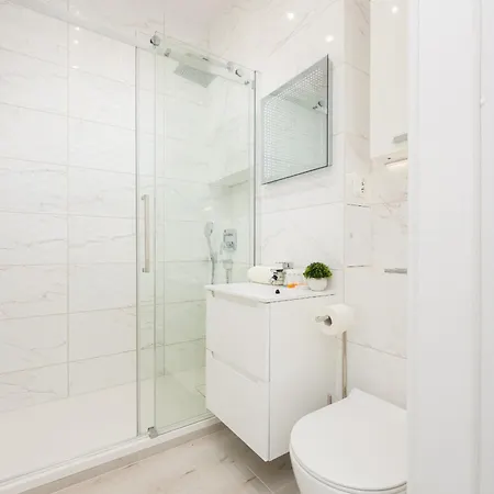 דירה Bright In Center With Two Bedrooms And Balcony By Renters