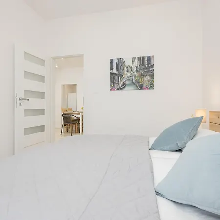 Apartment Bright In Center With Two Bedrooms And Balcony By Renters *