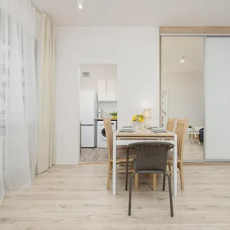 Bright In Center With Two Bedrooms And Balcony By Renters דירה *