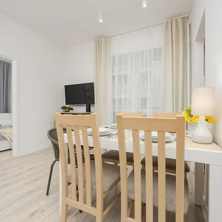 Bright In Center With Two Bedrooms And Balcony By Renters Apartamento *