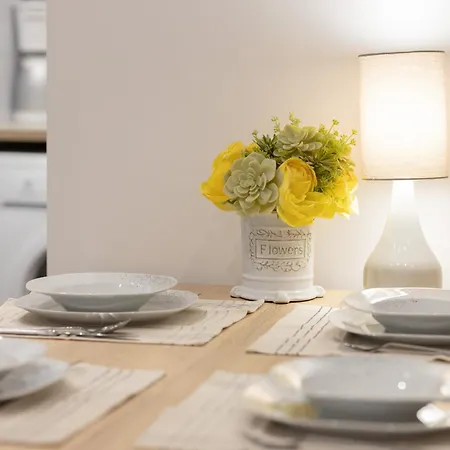 דירה Bright In Center With Two Bedrooms And Balcony By Renters