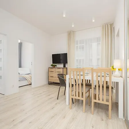 アパート Bright In Center With Two Bedrooms And Balcony By Renters